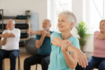 Fitness pentru seniori: exerciții sigure care mențin mobilitatea